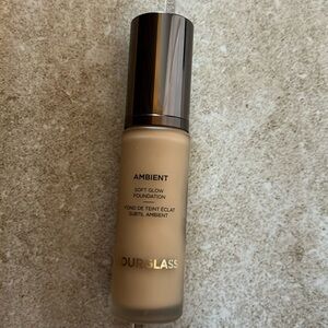 Hourglass Ambient Foundation shade 7